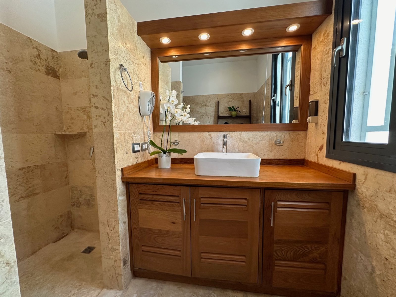 2-bedroom condo las ballenas